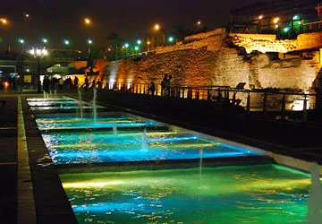 Lima's Parque de la Muralla at night