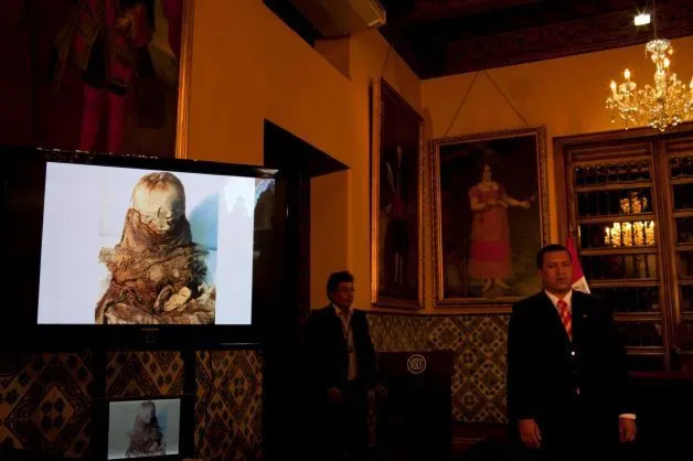 Bolivia returns trafficked mummy to Peru during press confer