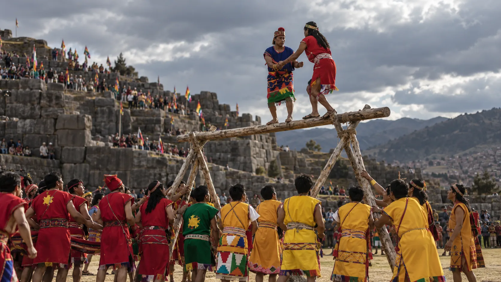 Representaci&oacute;n del soberano Inca durante la ceremonia del Warachicuy en la explanada de Sacsayhuam&aacute;n
