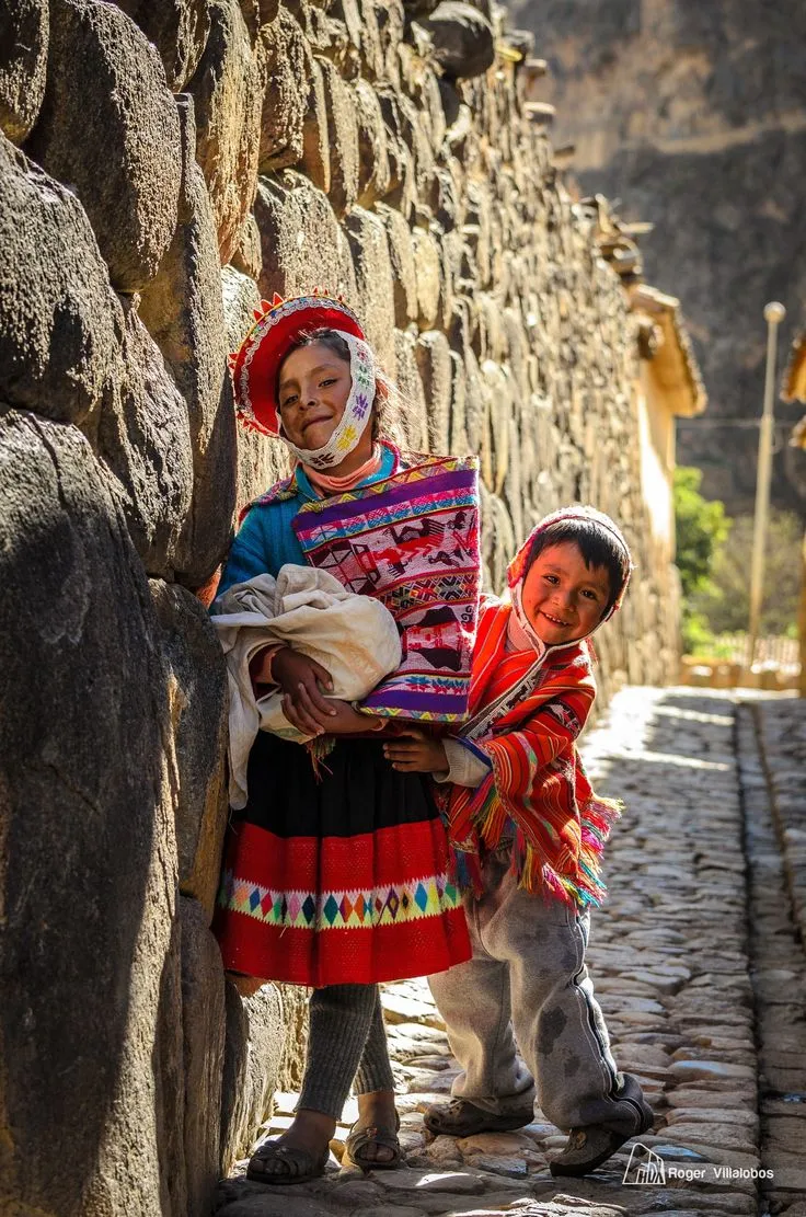 Cover photo for Peru. Kids from Ollantaytambo, Cusco.