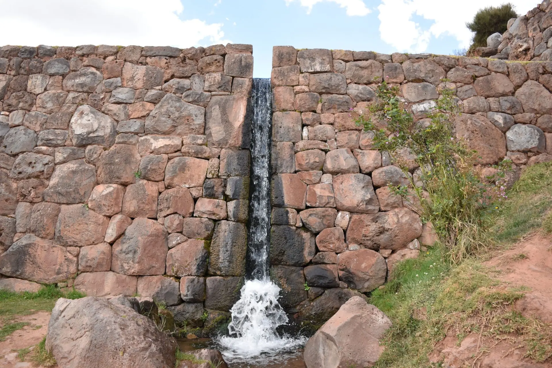 Canal de riego valle Sur 