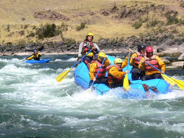 Canotaje rio chuquicahuana, Cusco