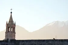 Templo construido con piedra sillar, Arequipa