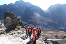 Grupo de ciclistas en la cumbre Yolosa