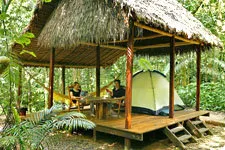 Acampando en la selva boliviana, tomandose un descanso