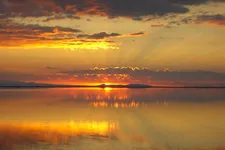 Hermozo atardecer en el salar de Uyuni