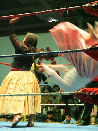 Cholitas wrestling