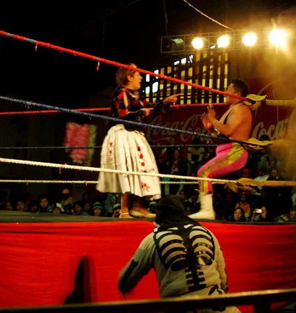 Cholitas wrestling