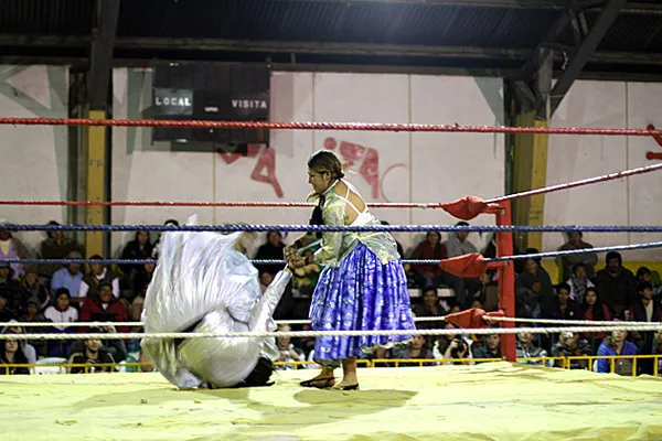 Cholitas Wrestling Showdown