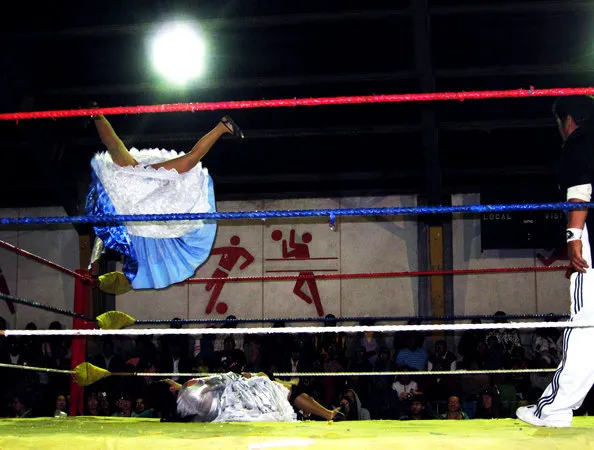 Cholitas Wrestling Showdown