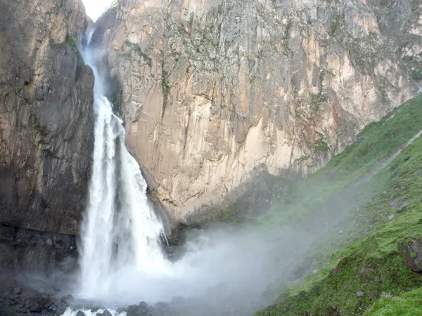 Llahuar and Fure Waterfalls