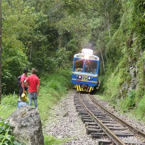 Tren en Aguas Calientes, Machu Picchu
