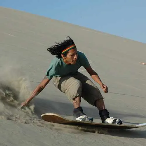 Sandboarding en Huachachina, Ica